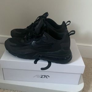 🆕️ NIKE Air Max 270 React, Black/Grey-Oil